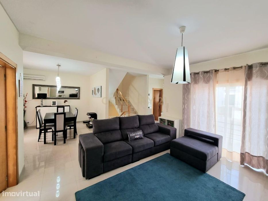 Moradia T3 - Bem Localizada - Garagem - Quintal - Ar Condicionado