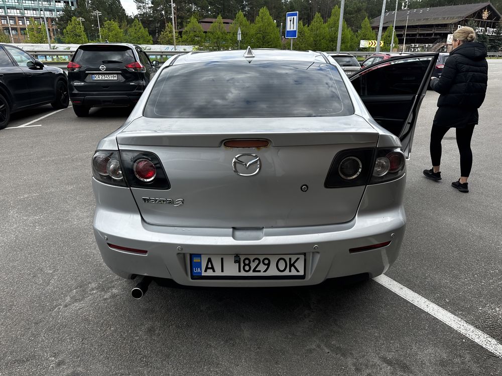 Продам своє авто Mazda 3