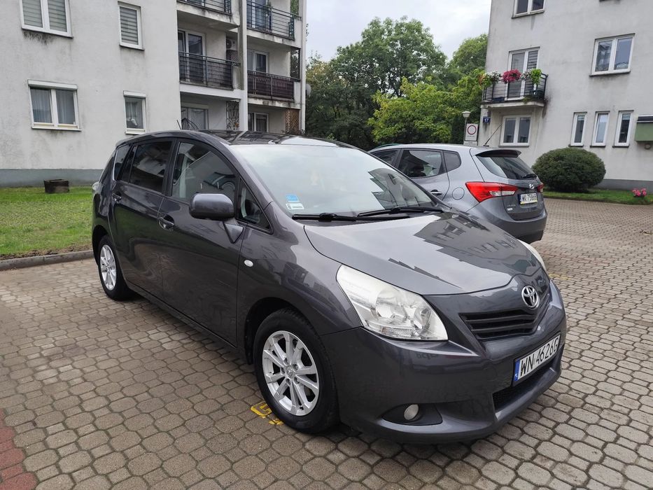 Toyota Verso Sprzedam rodzinny 7 osobowy samochód Toyota Verso