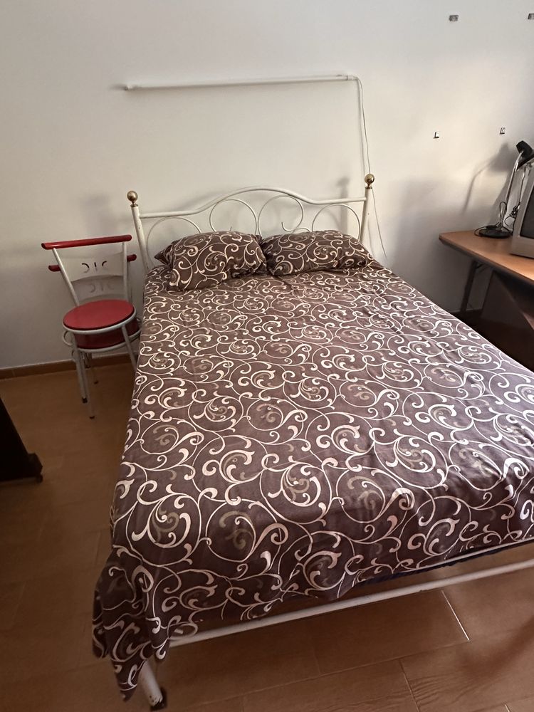 Cama de casal com colchao