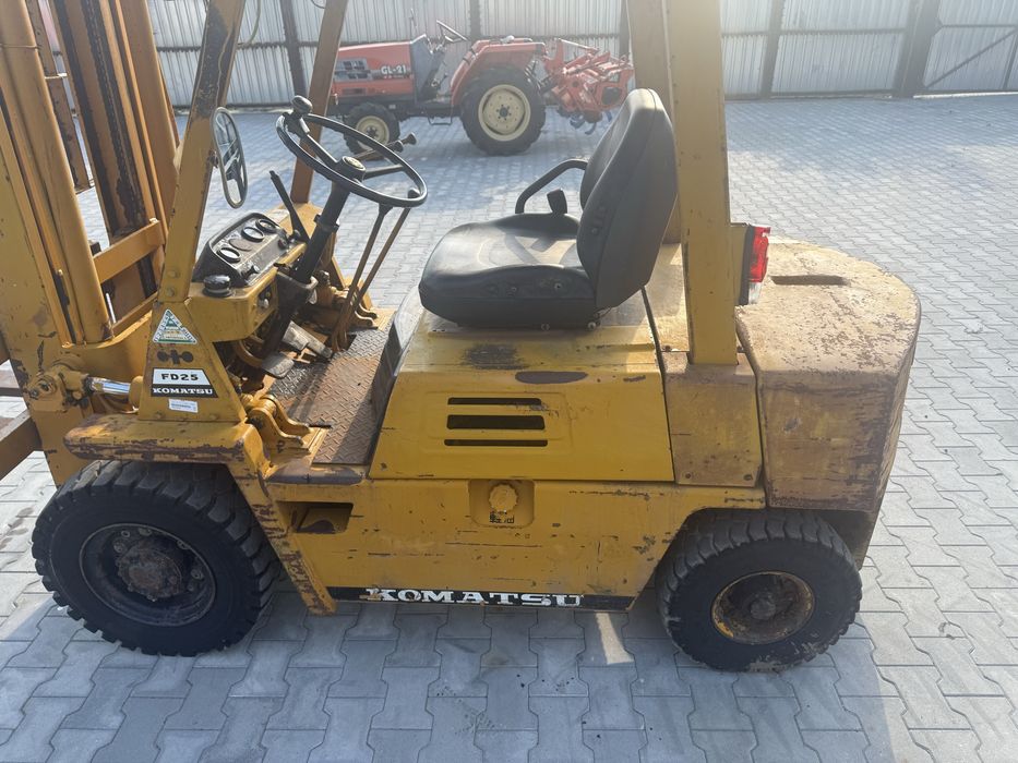 Навантажувач вилковий Komatsu FD25D - дизель