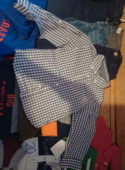 Roupa de bebé. Conjunto