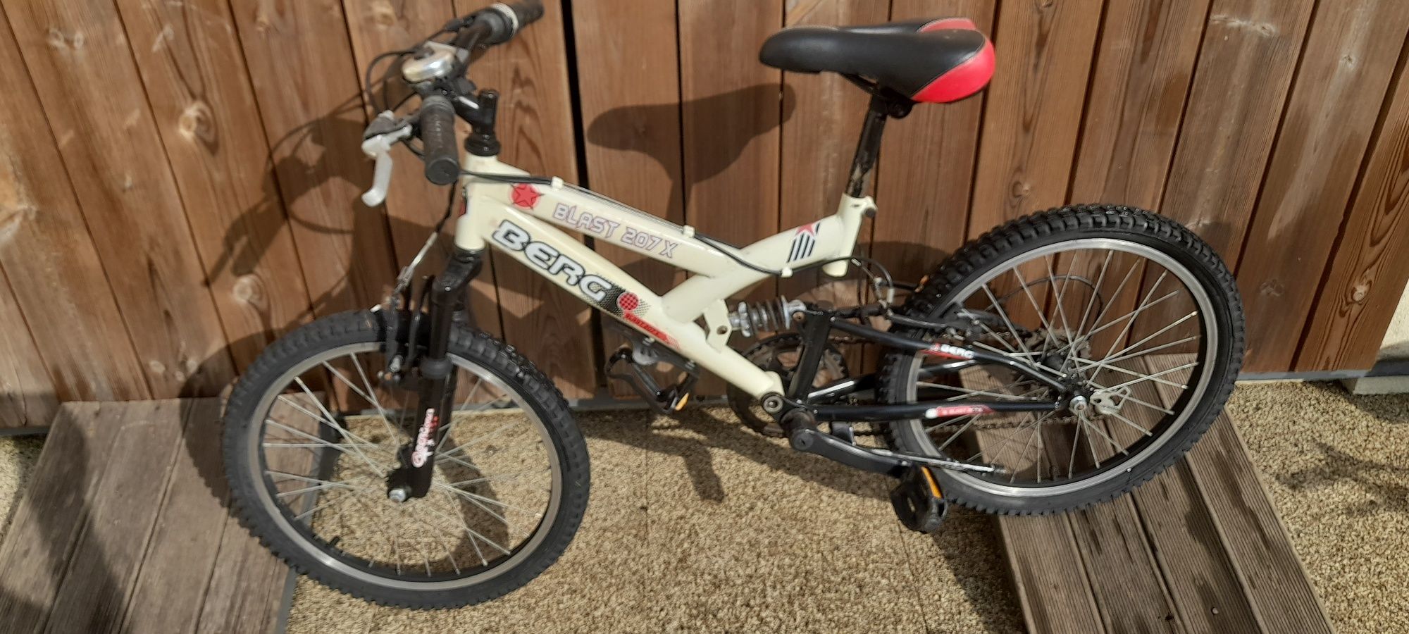 Bicicleta dupla suspensão roda 20
