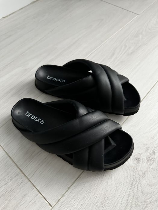 Шкіряні жіночі тапки Braska чорні