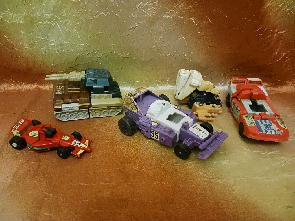 Іграшки Трансформерів з 90х.
