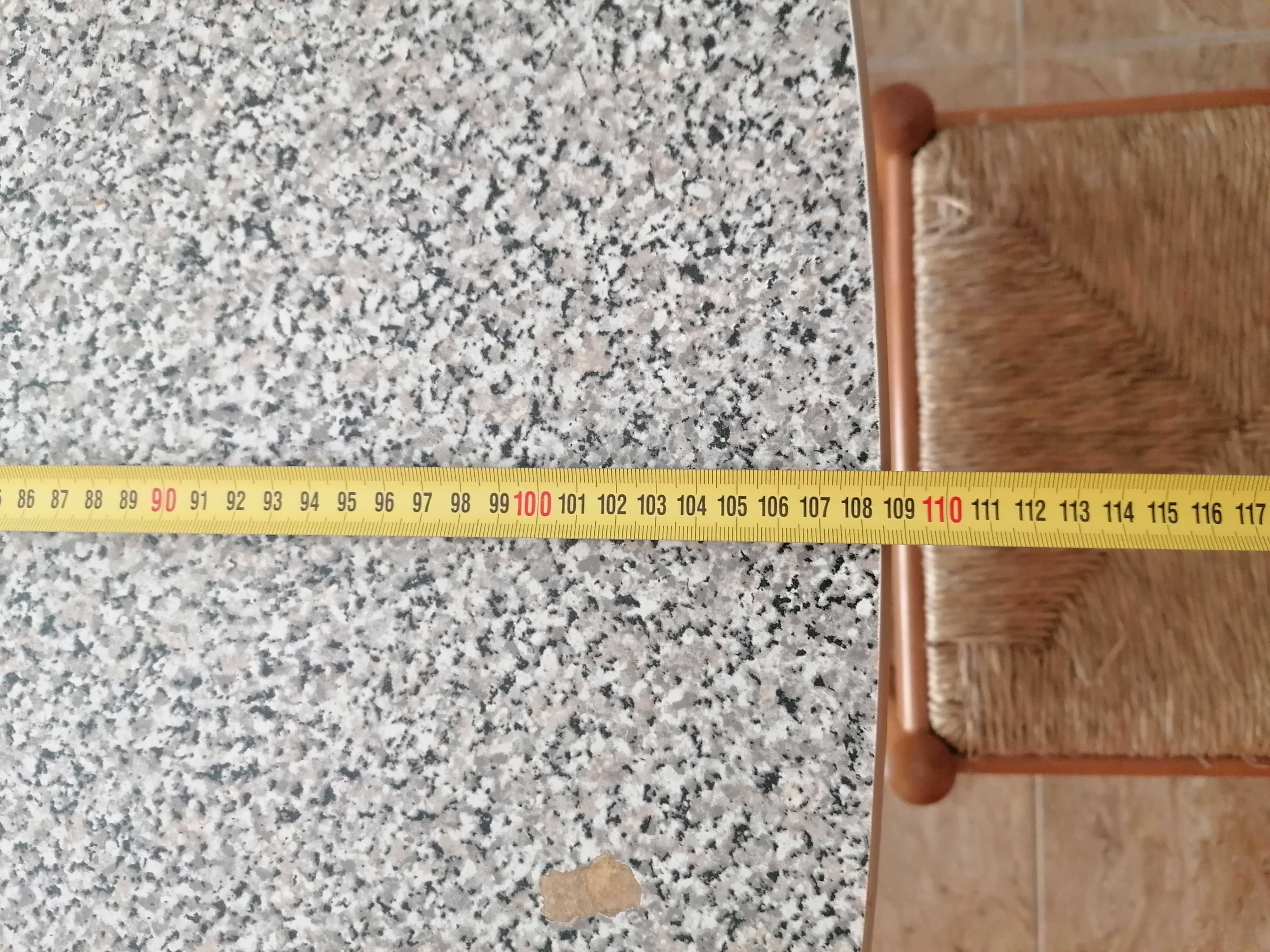 Mesa e 4 cadeiras