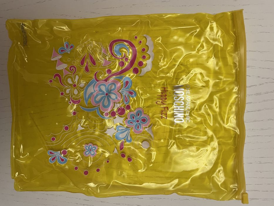 Подарунок Guess шльопанці в‘єтнамки шарф ,хустка ,косметичка ,Moschino