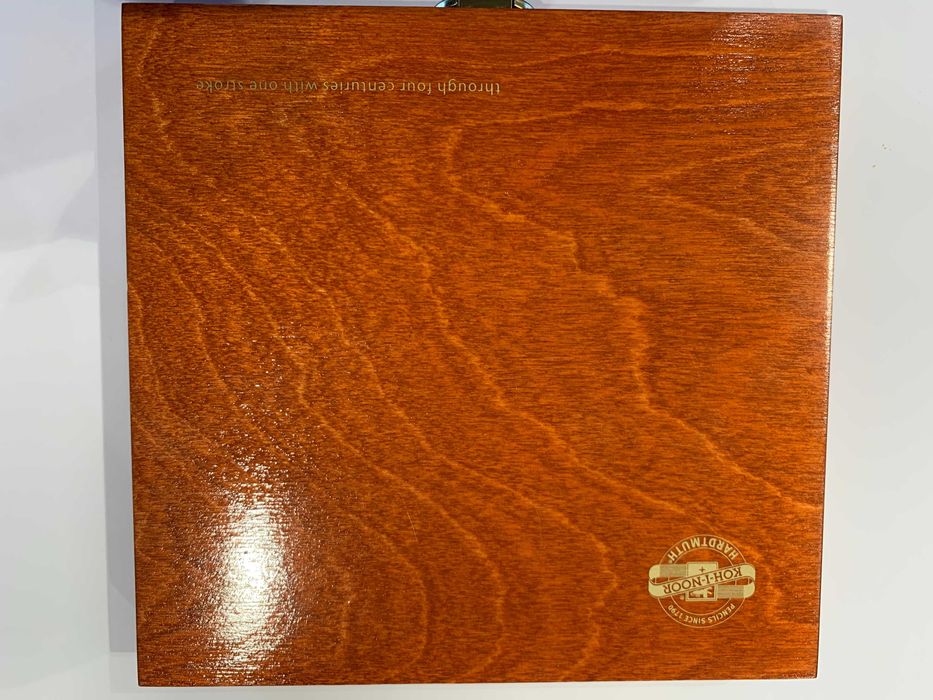 Zestaw ołówków Koh-I-Noor w kasecie drewnianej grafitowe 8B-10H 24 szt