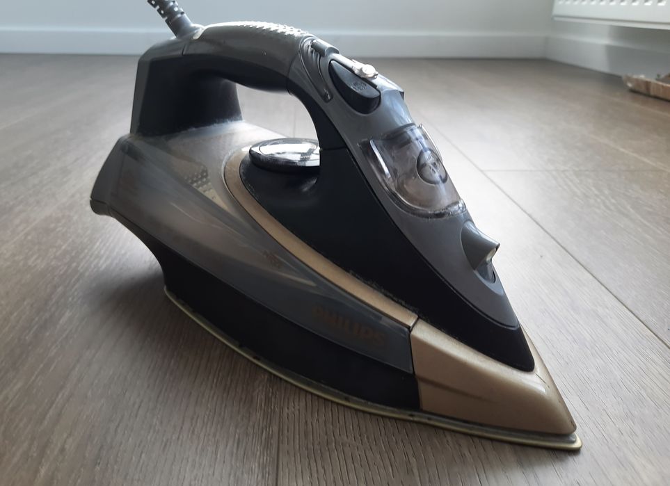 Хороший утюг Филипс Philips Azur GC4870/02