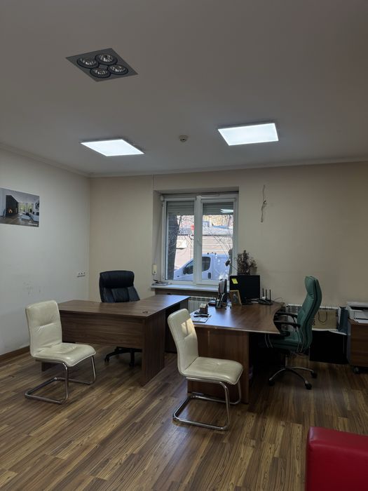 Здам в суборенду фасадне приміщення