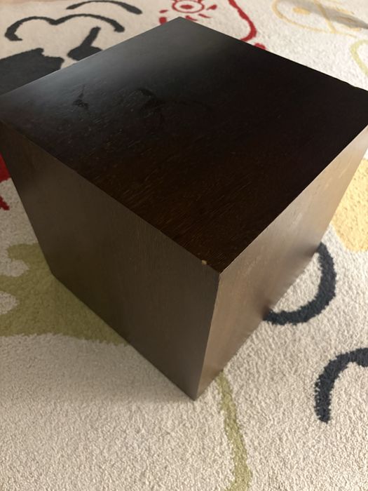 2 Mesinhas com rodas de madeira