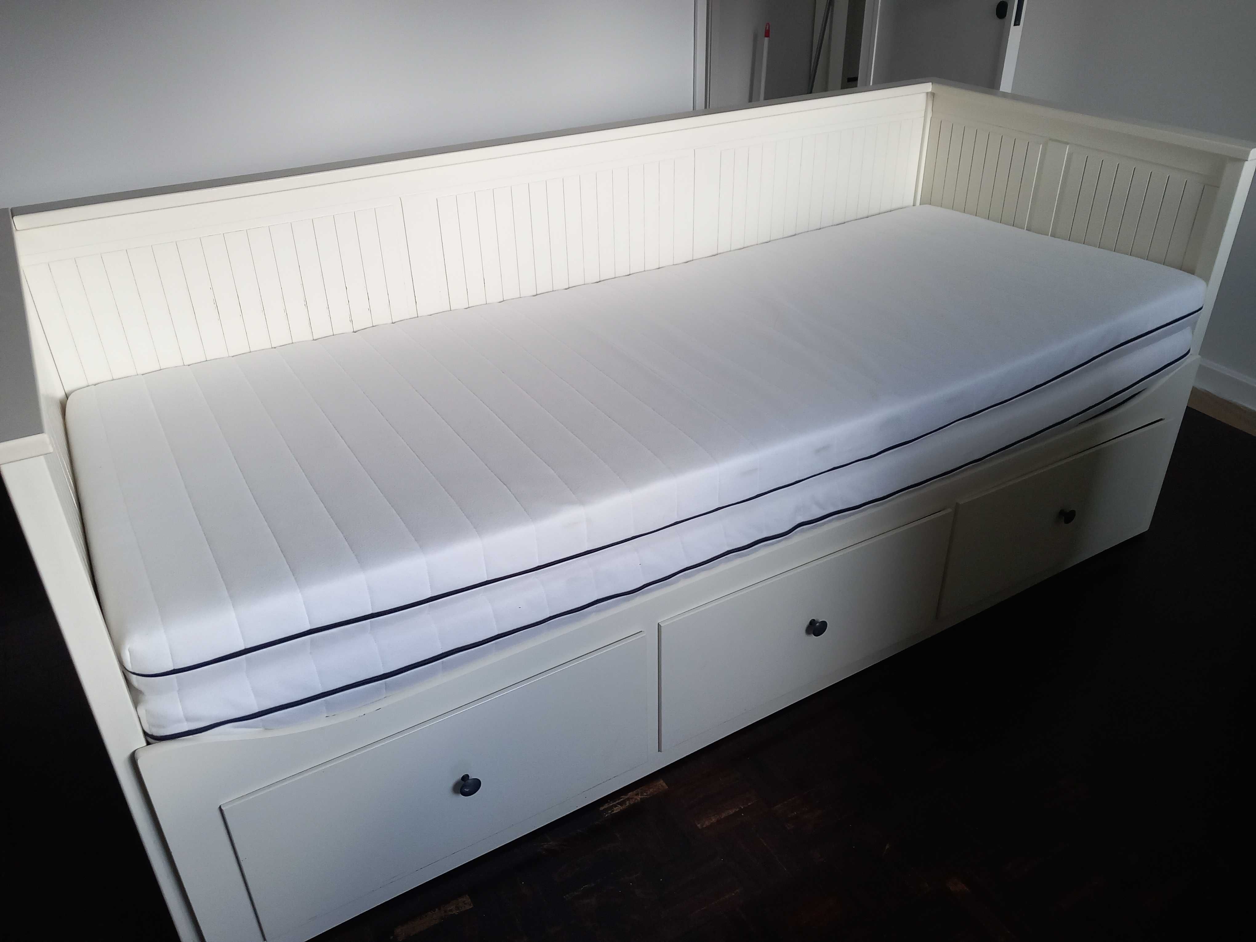 Cama HEMNES individual dupla com 3 gavetas e dois colchões individuais