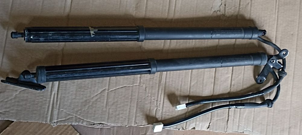 Амортизатор кляпи RAV4 68920-42020