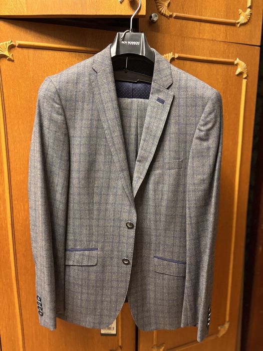 Костюм чоловічий розмір (S-48) НОВИЙ!