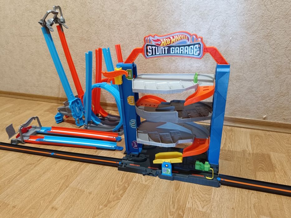 Гараж Хот вілс Hot wheels