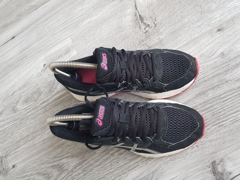 Продам фірмові кросівки Asics gel
