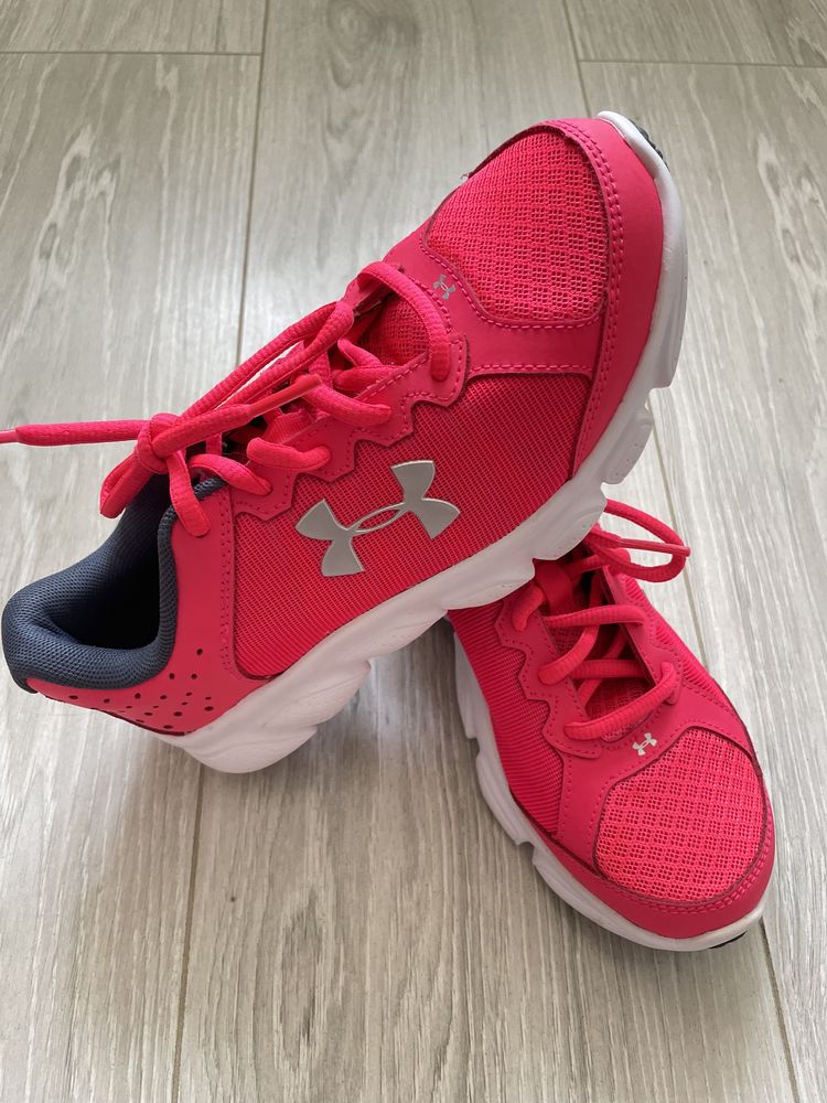 Кросівки 34/35р Under Armour для дівчинки літо