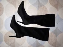 Botas cano alto, imitação camurça,  como novas.
