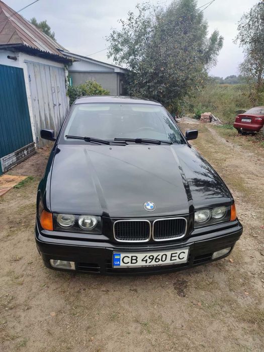 БМВ е 36  ,1993 року  ,обем 1,6 бенз.