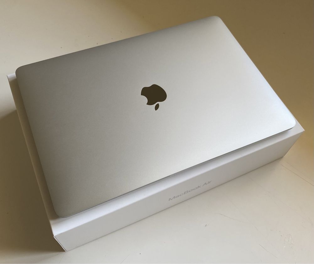 Macbook Air M1 /256 GB /8GB /Silver