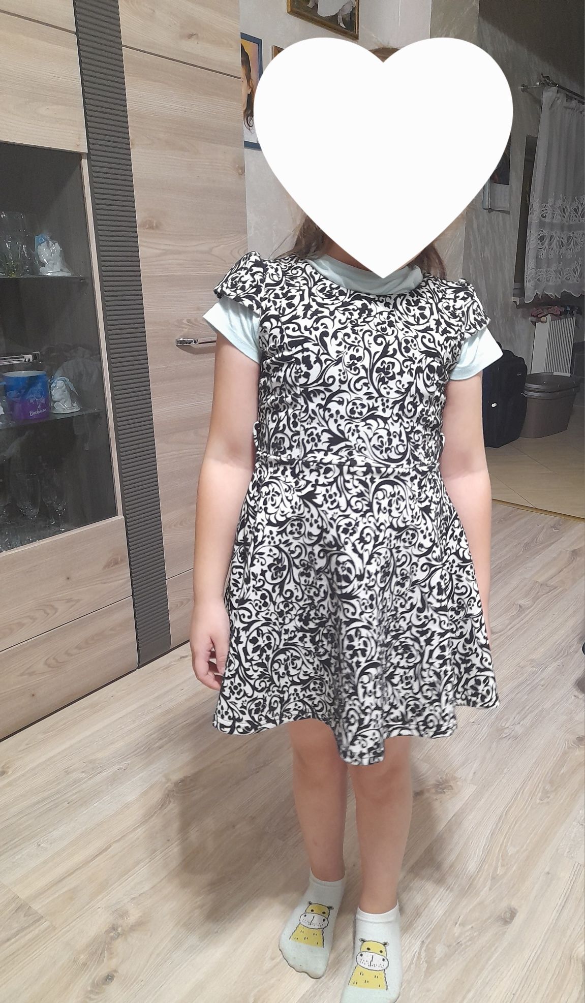 Sukieneczka dla dziewczynki z krótkim rękawem elegancka 122-128, 8 lat