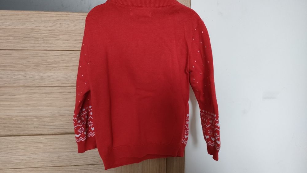 Świąteczny sweterek z reniferkiem