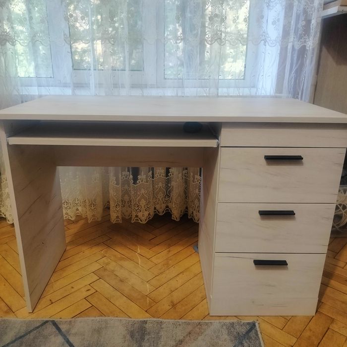 Терміново продаємо стіл письмовий колір дуб/Крафт білий