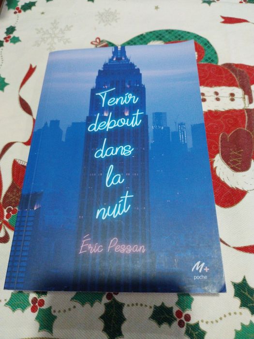 Tenir debout dans la nuit. Portes incluídos.