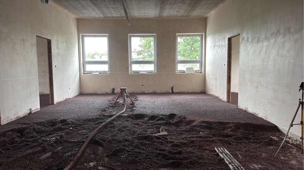 Styrobeton, płynny styropin, izolacje wylewane, izzitherm.