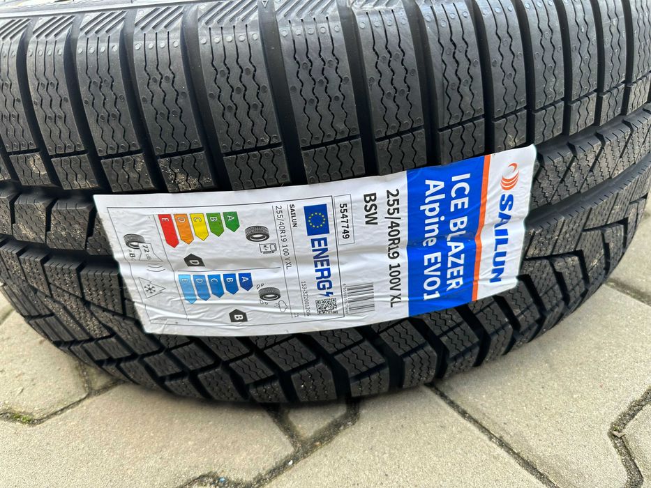 5x114,3 8,5j x 19" et50 Ford Mustang OE komplet zimowe NOWE OPONY TPMS