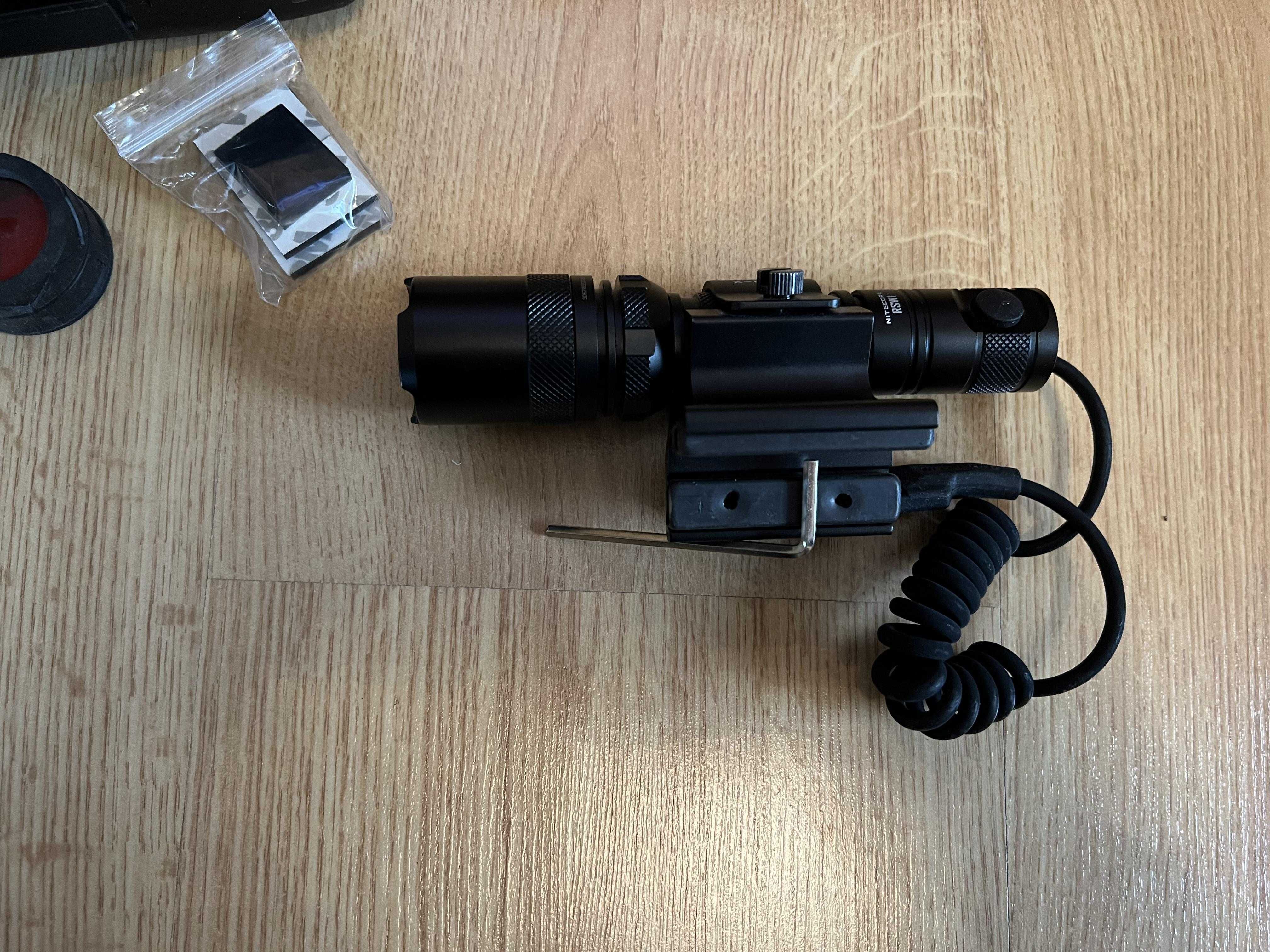 Набір для нічного полювання, ліхтар Nitecore MT25, з кейсом,+кріплення