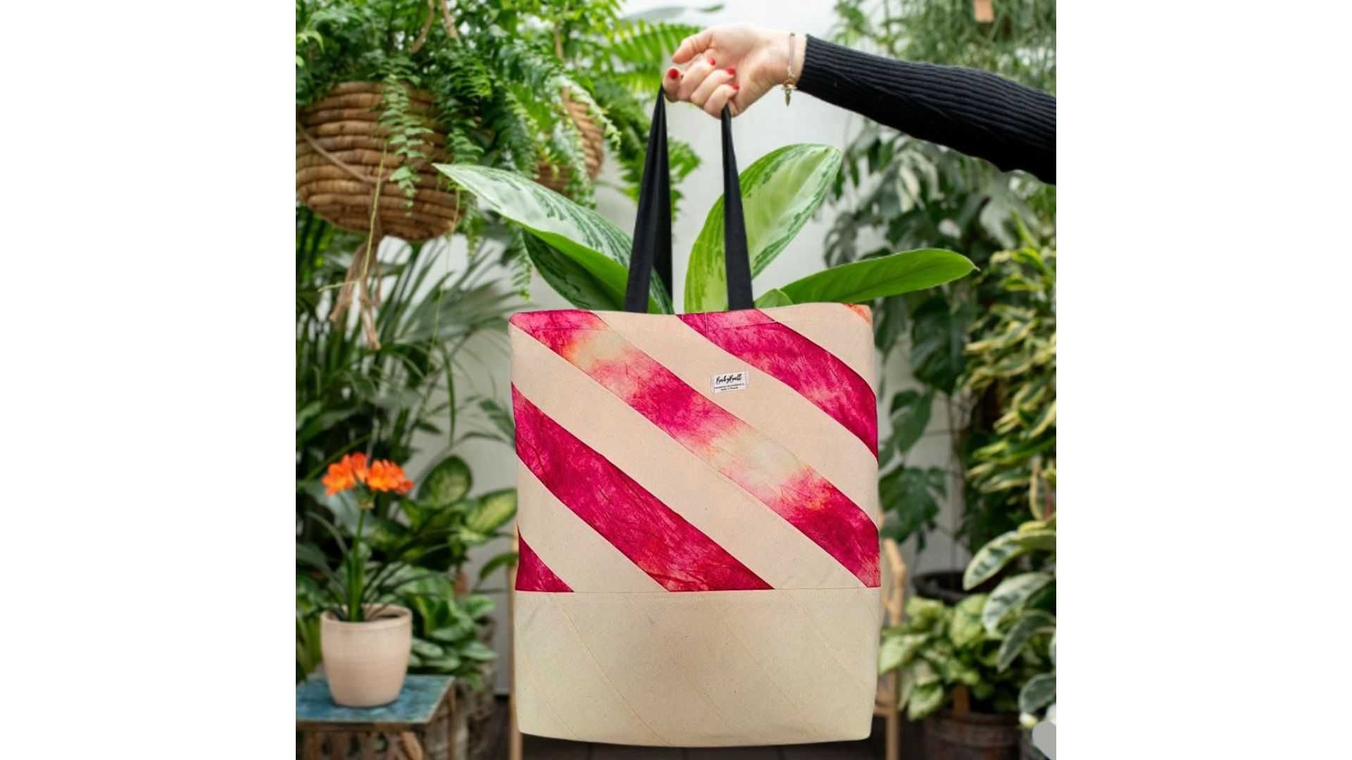 Elegancki Design i Praktyczność w Jednym – Torba  „Currant Cream”