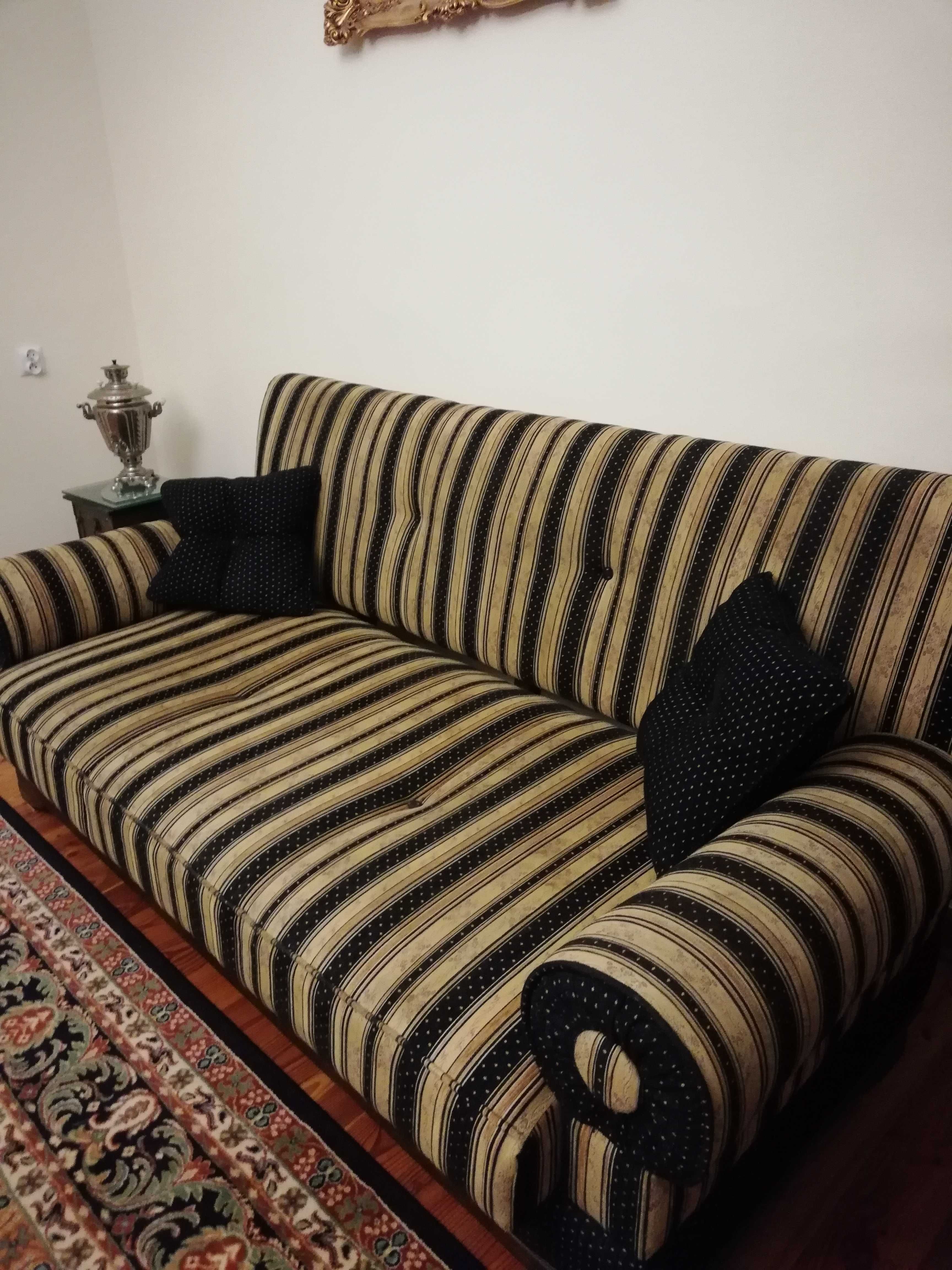 Sofa vintage, drewniana-solidna konstrukcja !
