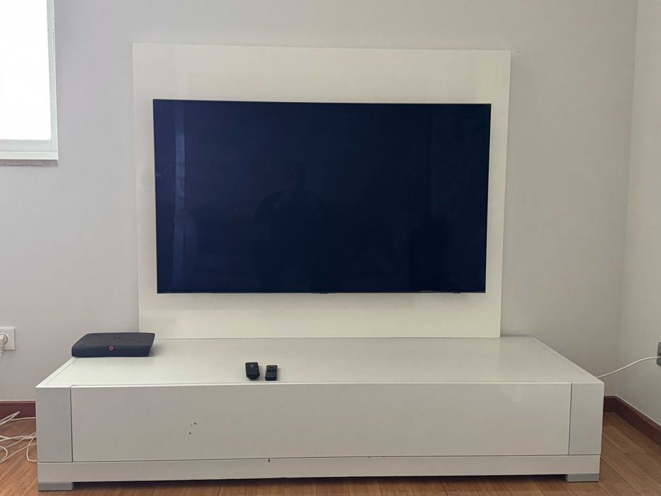 Móvel de televisão em lacado branco