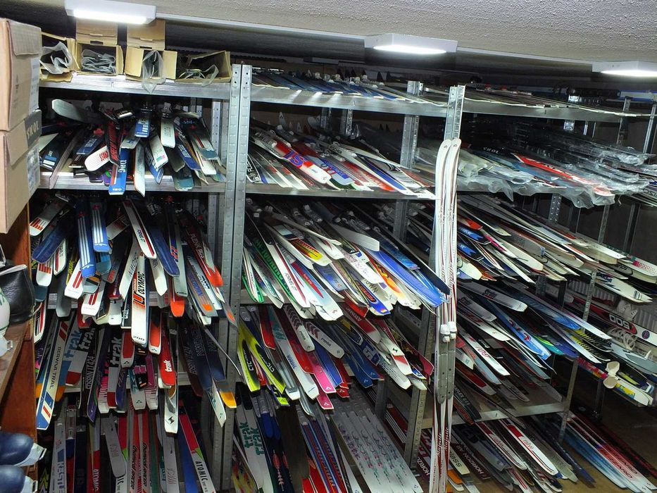 Narty biegowe z nowymi butami, kijkami, wiązaniami. Kompletne zestawy