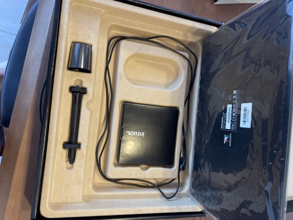 Графічний планшет Wacom Intuos 5 touch PTH-650