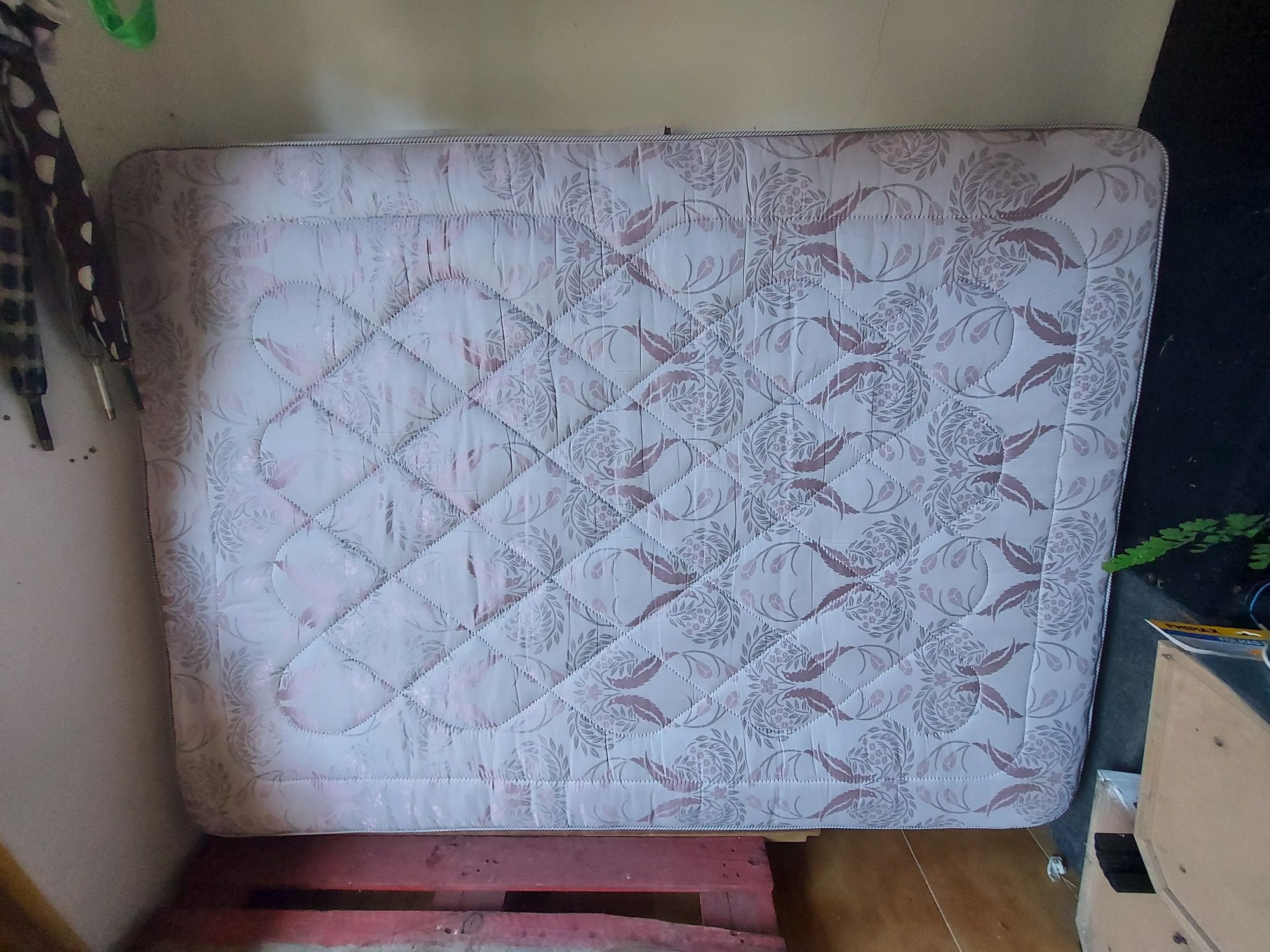 Cama de Casal 1.40m X 1.85