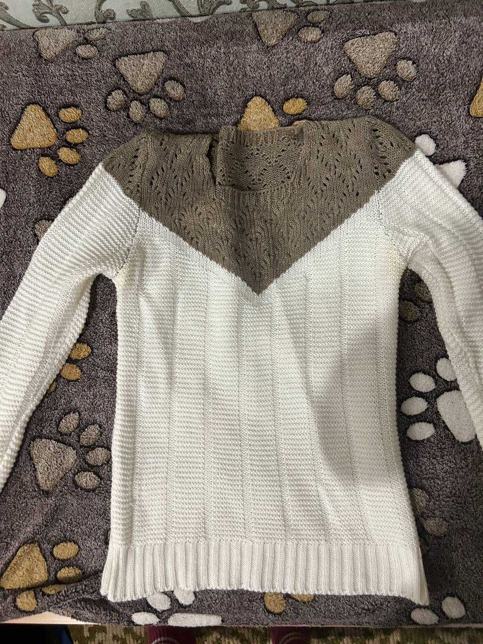В'язаний светр білий