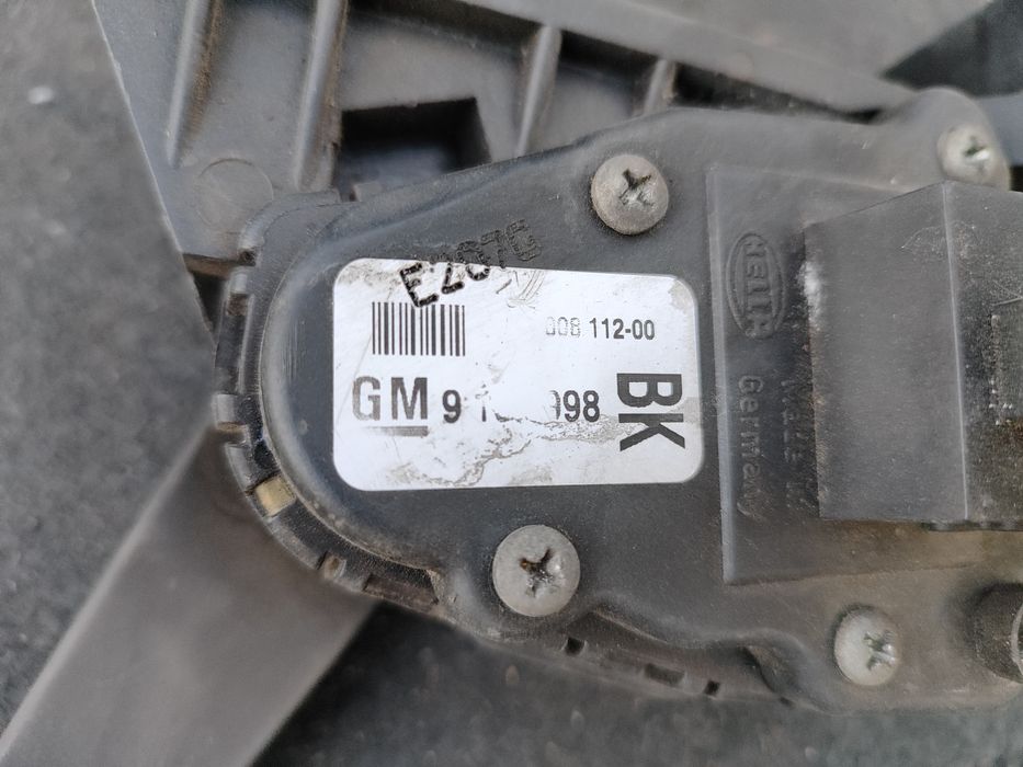 Педаль газу опель 9157998