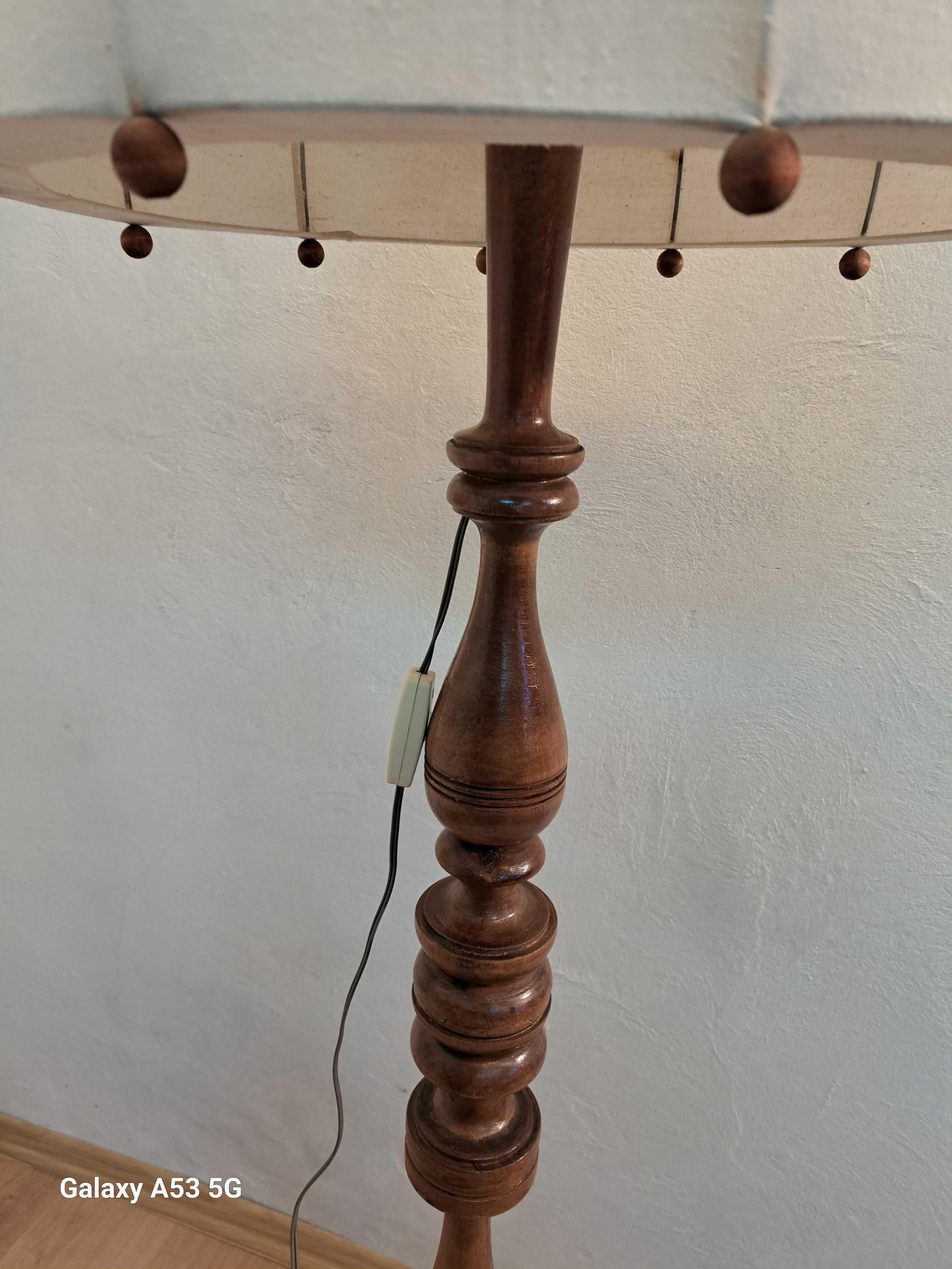 Lampa podłogowa drewniana toczona z abażurem