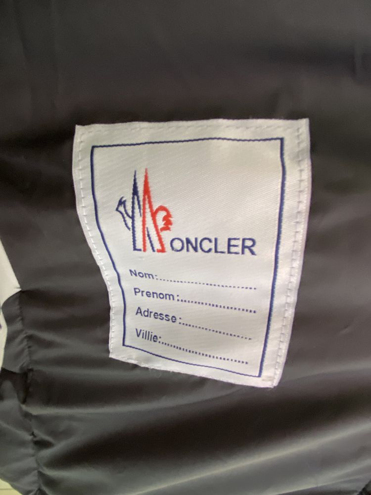 Продам жіночий пуховик Moncker ( оригінал)