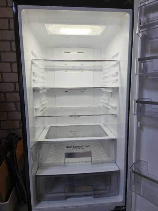 Холодильник LG GBB930LQZT скляний фасад