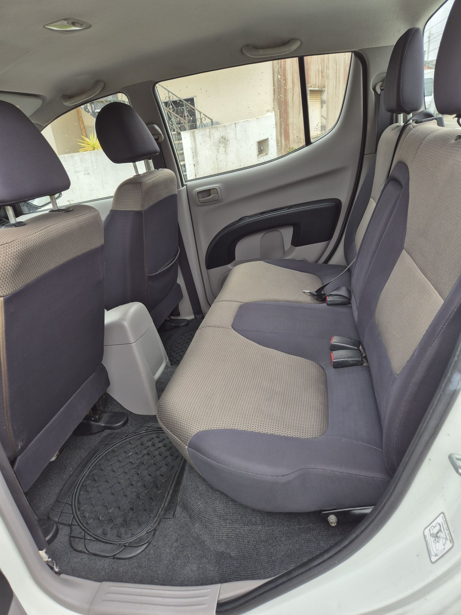 Mitsubishi  L200