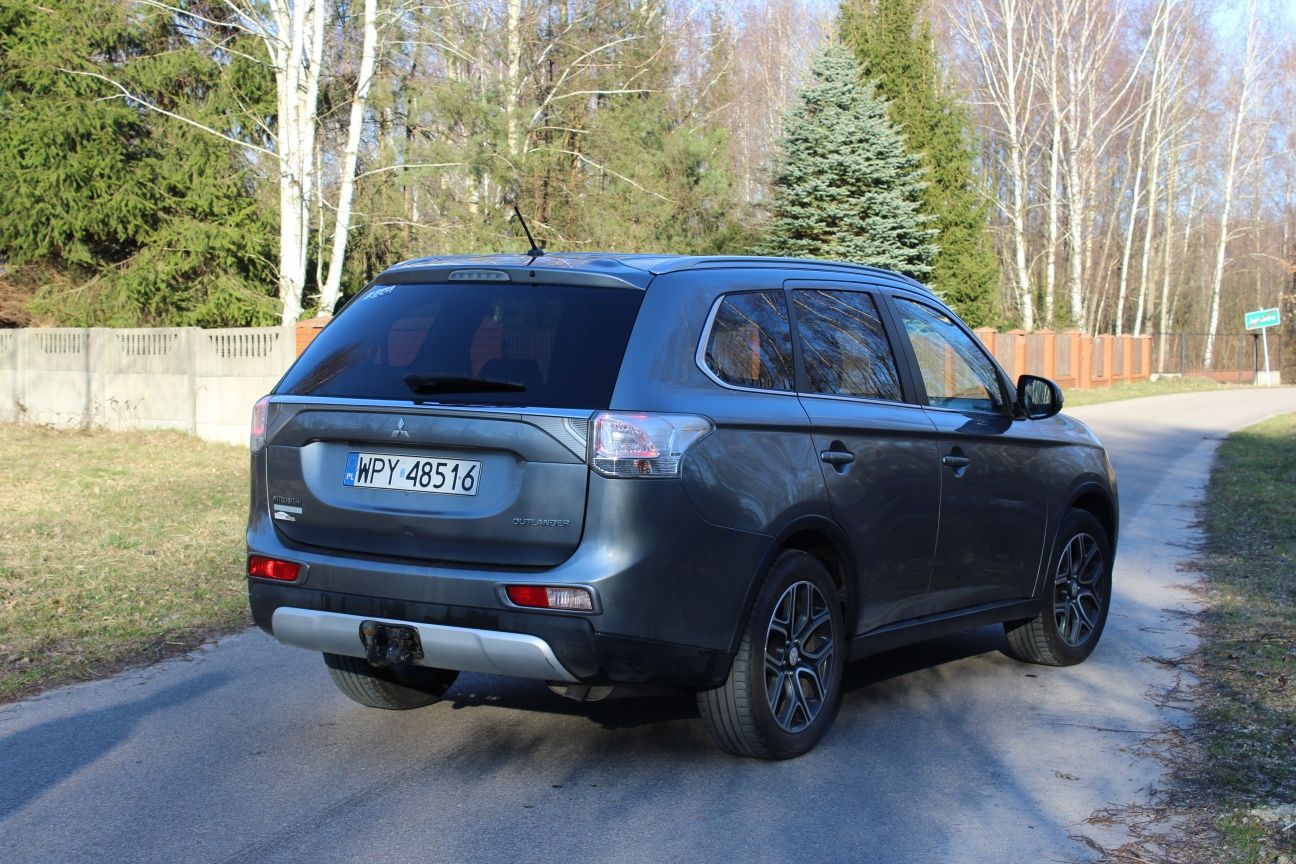 Mitsubishi Outlander 3 4x4 7os 14 rok 2,2 D bdb stan kamera Polecam