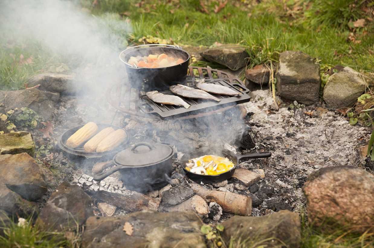 Naczynia Turystyczne do Ogniska Piekarnika Żeliwne Biwak Survival