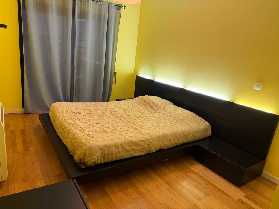 Quarto Completo -Cama, Cabeceira, Cómoda, Espelho e Mesas de Cabeceira