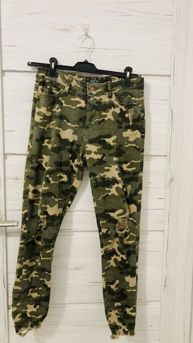 Spodnie moro C&A clockhouse