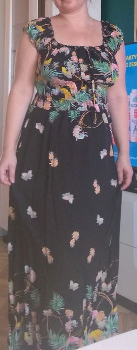 Sukienka długa czarna kwiaty rozkloszowana letnia
