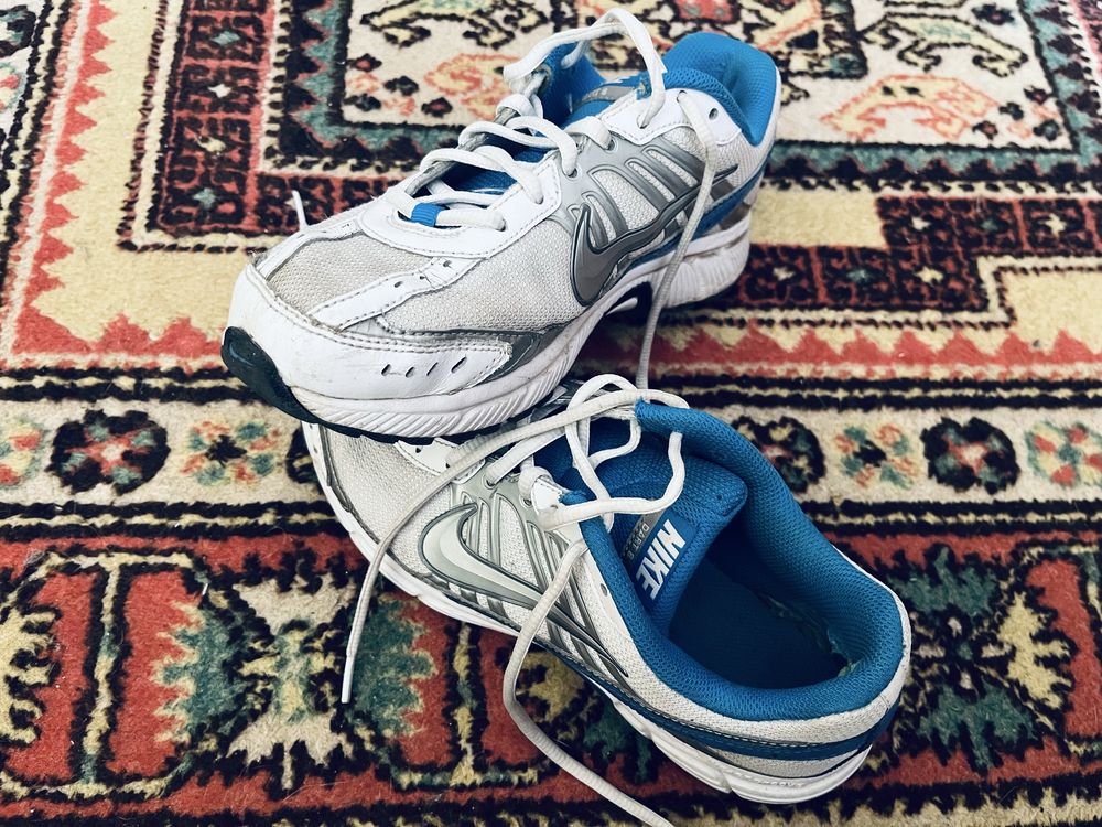 Кроссовки Nike. Adidas Stan Smith. Размер 40.  25.5см.
