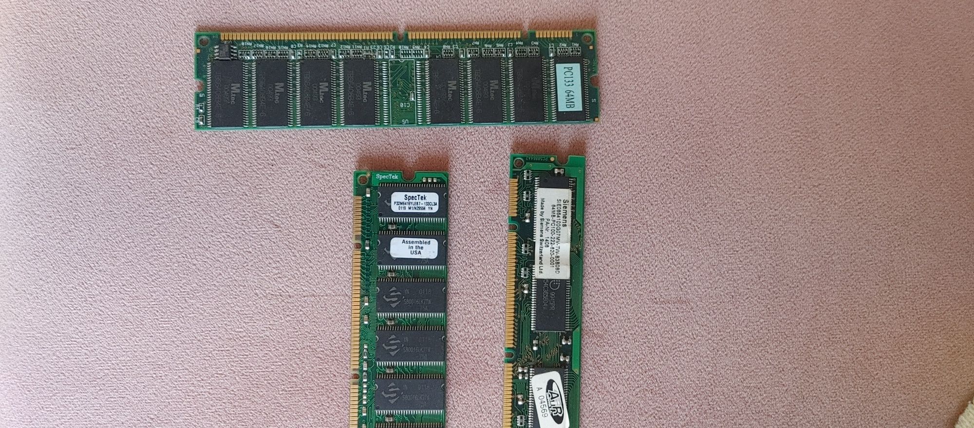 Procesor Intel Celeron, karta sieciowa i pamięć RAM